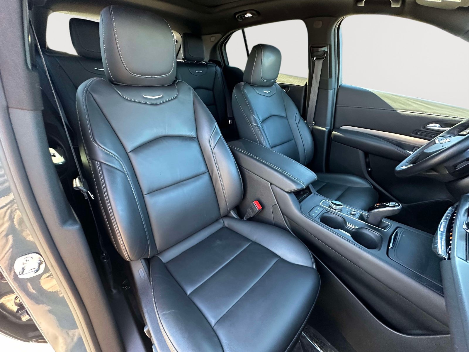 Certified 2024 Cadillac XT4 Premium Luxury w/ Cold Weather Package AWD/4WD image 28