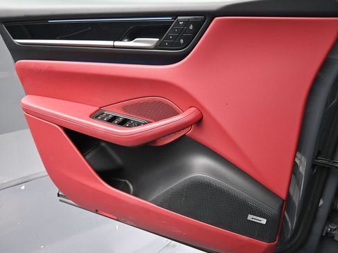 Certified 2025 Porsche Macan Electric RWD image 23