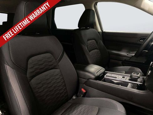 Used 2025 Nissan Pathfinder SV FWD image 32