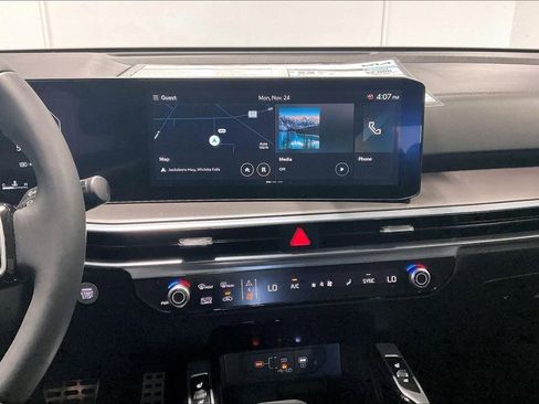 Used 2025 Kia Sorento SX FWD image 17