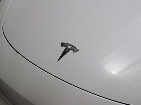 Used 2023 Tesla Model 3 Standard Range RWD image 3