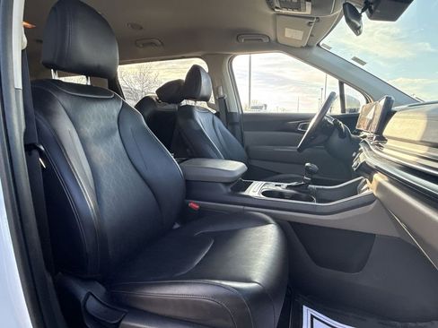 Used 2025 Kia Carnival LXS image 25