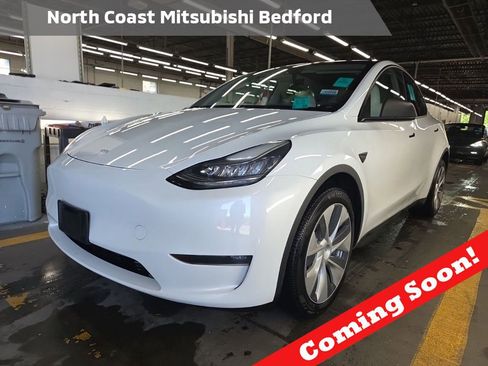 Used 2023 Tesla Model Y Long Range AWD/4WD image 1