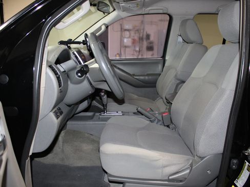 Used 2012 Nissan Frontier SV RWD image 9