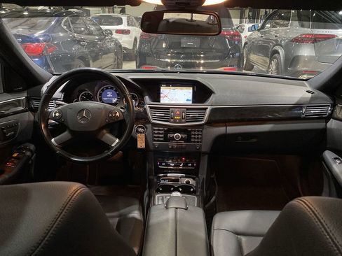 Used 2010 Mercedes-Benz E 350 Sedan image 2