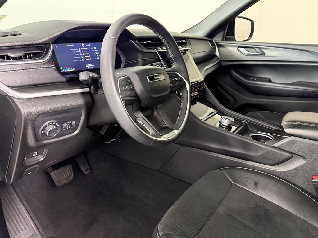Used 2024 Jeep Grand Cherokee L Altitude RWD image 13