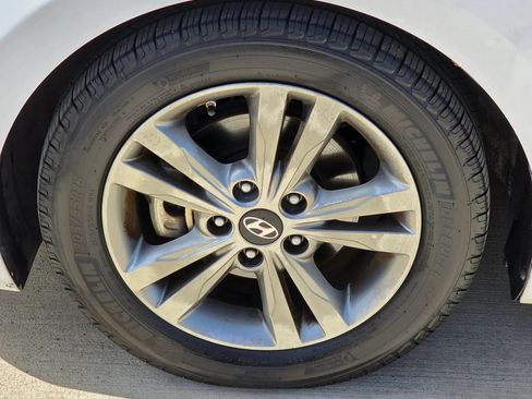 Used 2018 Hyundai Elantra Value Edition FWD image 33