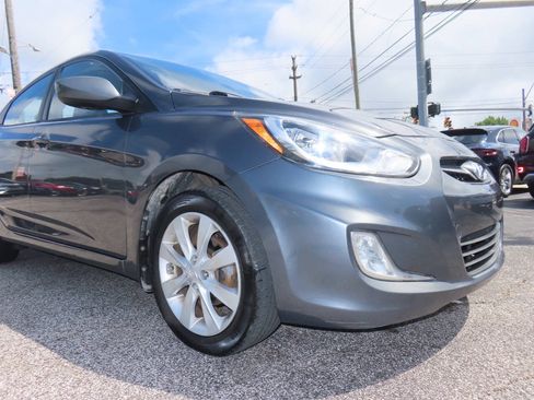 Used 2013 Hyundai Accent GLS w/ Premium Pkg FWD image 18
