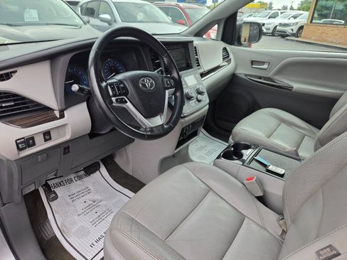 Used 2015 Toyota Sienna XLE FWD image 10