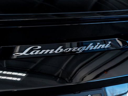 Used 2021 Lamborghini Urus image 28