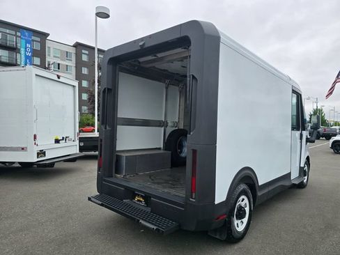 New 2025 Chevrolet Brightdrop 400 w/ Battery Pack, Max Range AWD/4WD image 13