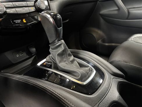 Used 2018 Nissan Rogue SL w/ Premium Package image 31