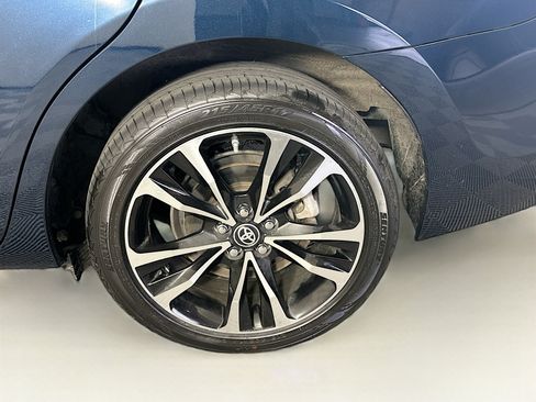 Used 2018 Toyota Corolla SE FWD image 11