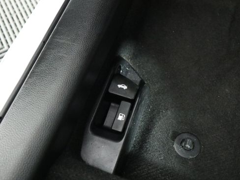 Used 2025 Toyota Corolla LE FWD image 34