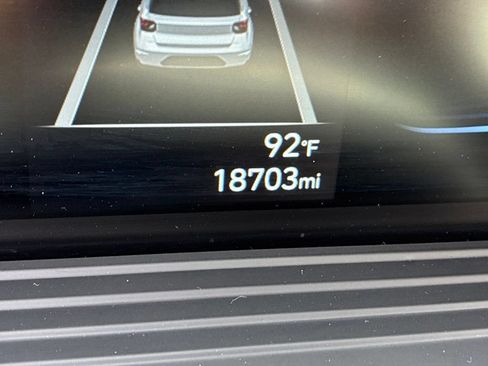 Used 2025 Hyundai Venue SEL FWD image 16