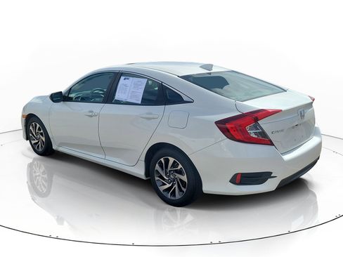 Used 2018 Honda Civic EX image 4