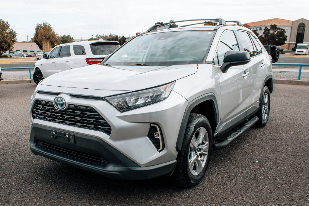 Used 2022 Toyota RAV4 LE AWD/4WD image 3