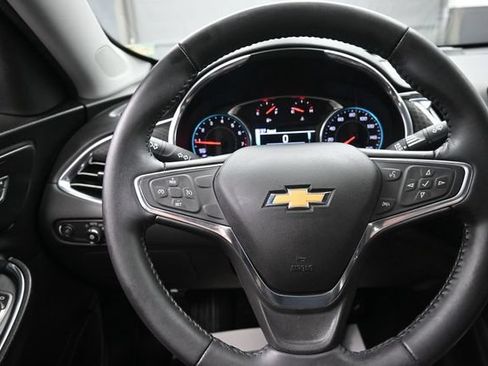 Used 2017 Chevrolet Malibu LT FWD image 8