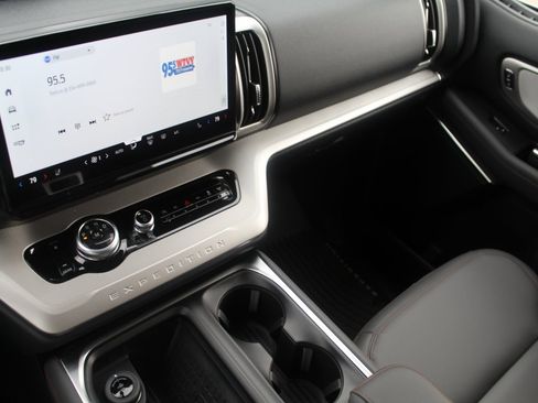 New 2025 Ford Expedition Active image 20