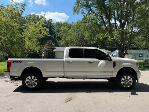 Used 2017 Ford F250 Platinum w/ Platinum Ultimate Package AWD/4WD image 9