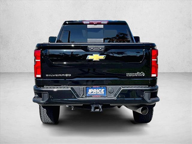 Used 2025 Chevrolet Silverado 2500 High Country w/ High Country Premium Package AWD/4WD image 4