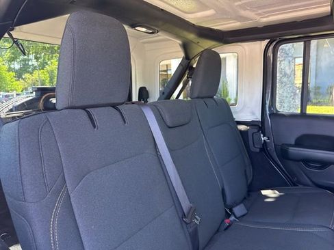 Used 2025 Jeep Wrangler Sahara image 15