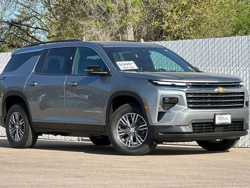 New 2026 Chevrolet Traverse LT w/ Driver Confidence Package AWD/4WD image 2