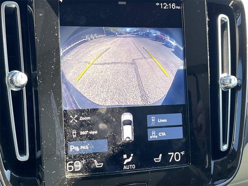 Used 2022 Volvo XC40 T5 Momentum w/ Premium Package image 25