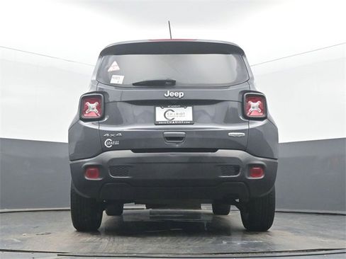 Used 2022 Jeep Renegade Latitude image 50