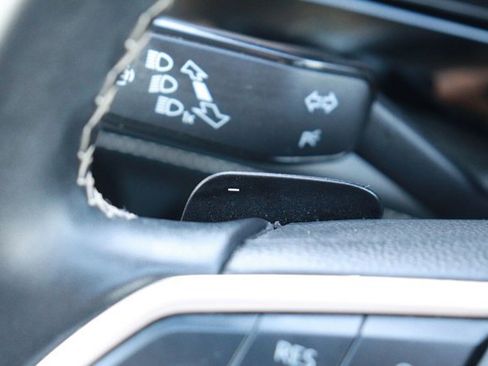 Used 2025 Volkswagen Atlas SE image 21