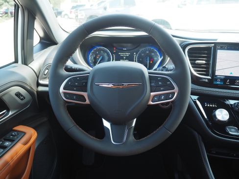 New 2026 Chrysler Pacifica Pinnacle image 27