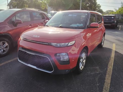 Used 2022 Kia Soul LX w/ Technology Package FWD image 2