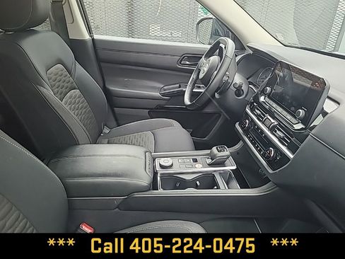 Used 2025 Nissan Pathfinder SV image 17