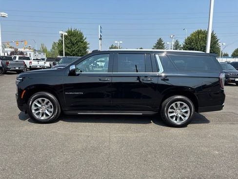 Used 2025 Chevrolet Suburban Premier AWD/4WD image 2