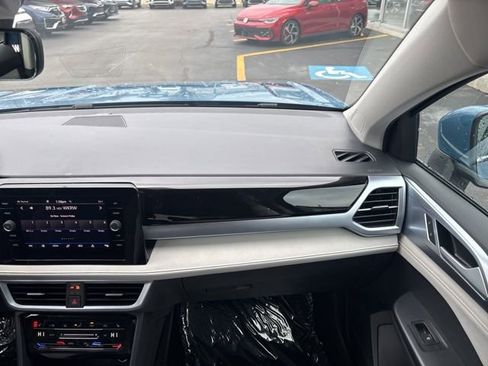 New 2026 Volkswagen Taos SE image 34