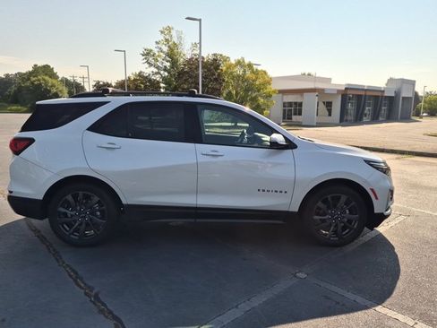 Used 2023 Chevrolet Equinox RS w/ RS Leather Package FWD image 3