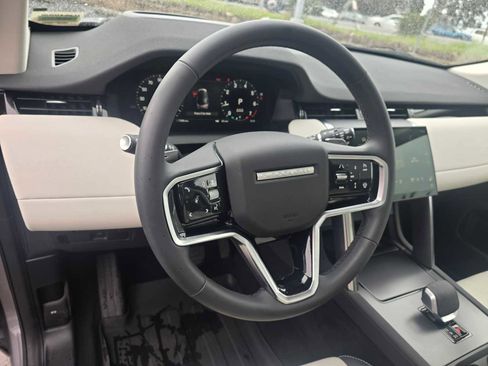 Used 2025 Land Rover Discovery Sport S image 27
