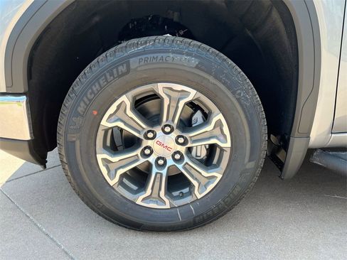 New 2025 GMC Sierra 1500 SLE w/ Preferred Package image 10
