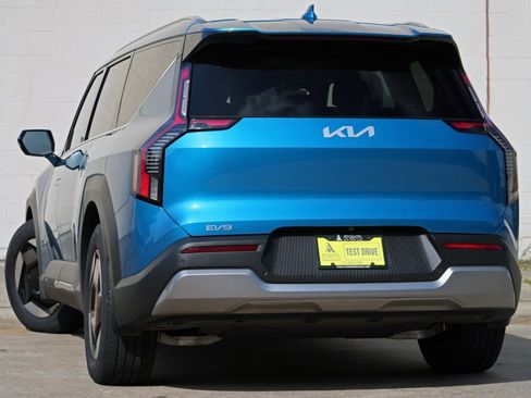 Used 2025 Kia EV9 Wind AWD/4WD image 5