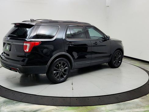 Used 2017 Ford Explorer XLT w/ Equipment Group 202A FWD image 5