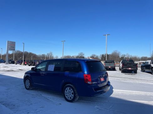 Used 2018 Dodge Grand Caravan SE w/ UConnect Hands-Free Group image 6
