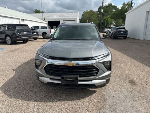 Used 2026 Chevrolet TrailBlazer LT w/ Driver Confidence Package FWD image 2