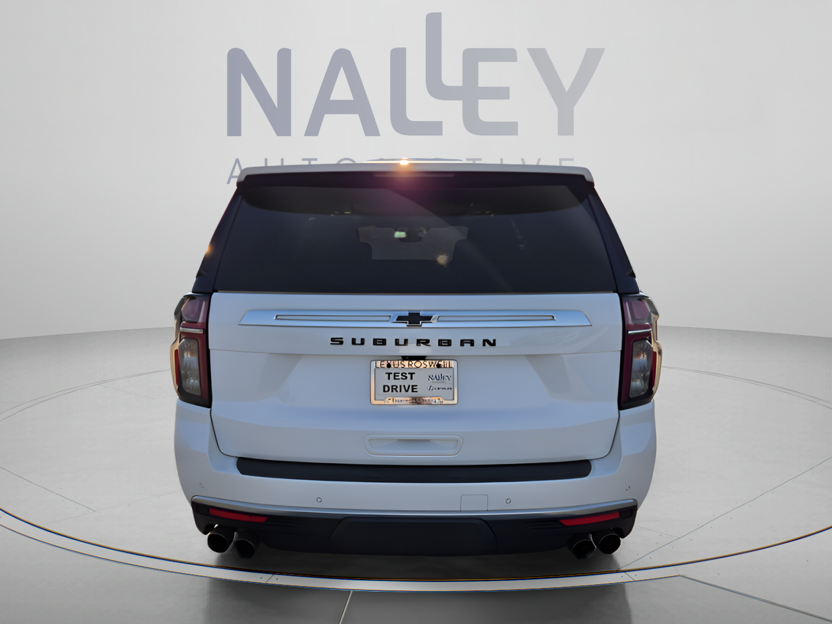 Used 2022 Chevrolet Suburban High Country RWD image 4