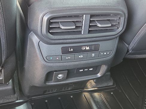 Used 2025 Honda Pilot TrailSport image 12