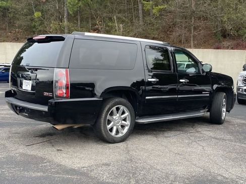 Used 2013 GMC Yukon XL Denali image 3