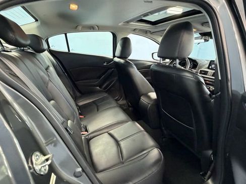 Used 2018 MAZDA MAZDA3 Touring FWD image 14