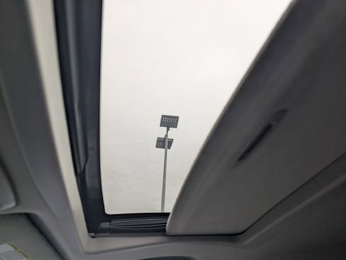 Used 2017 Toyota Sienna L image 26