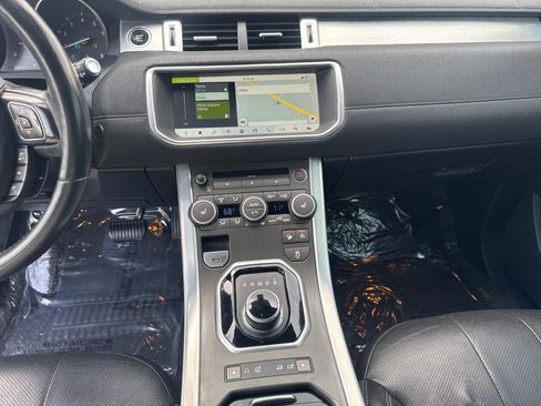 Used 2017 Land Rover Range Rover Evoque SE image 16