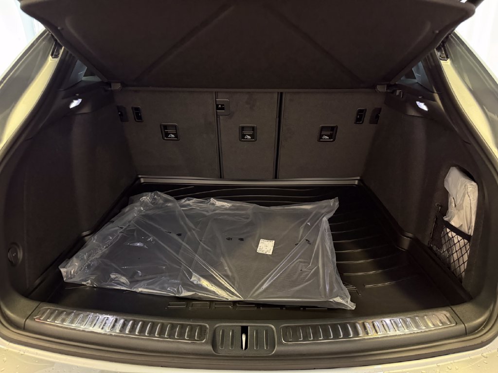 New 2026 Porsche Macan AWD/4WD image 28