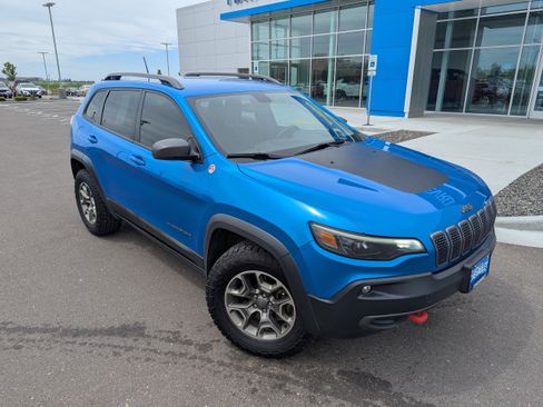 Used 2020 Jeep Cherokee Trailhawk w/ Cold Weather Group AWD/4WD image 4